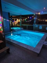 Una piscina al aire libre de temporada