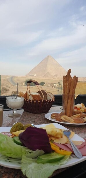 Ilmainen päivittäinen mannermainen aamiainen 