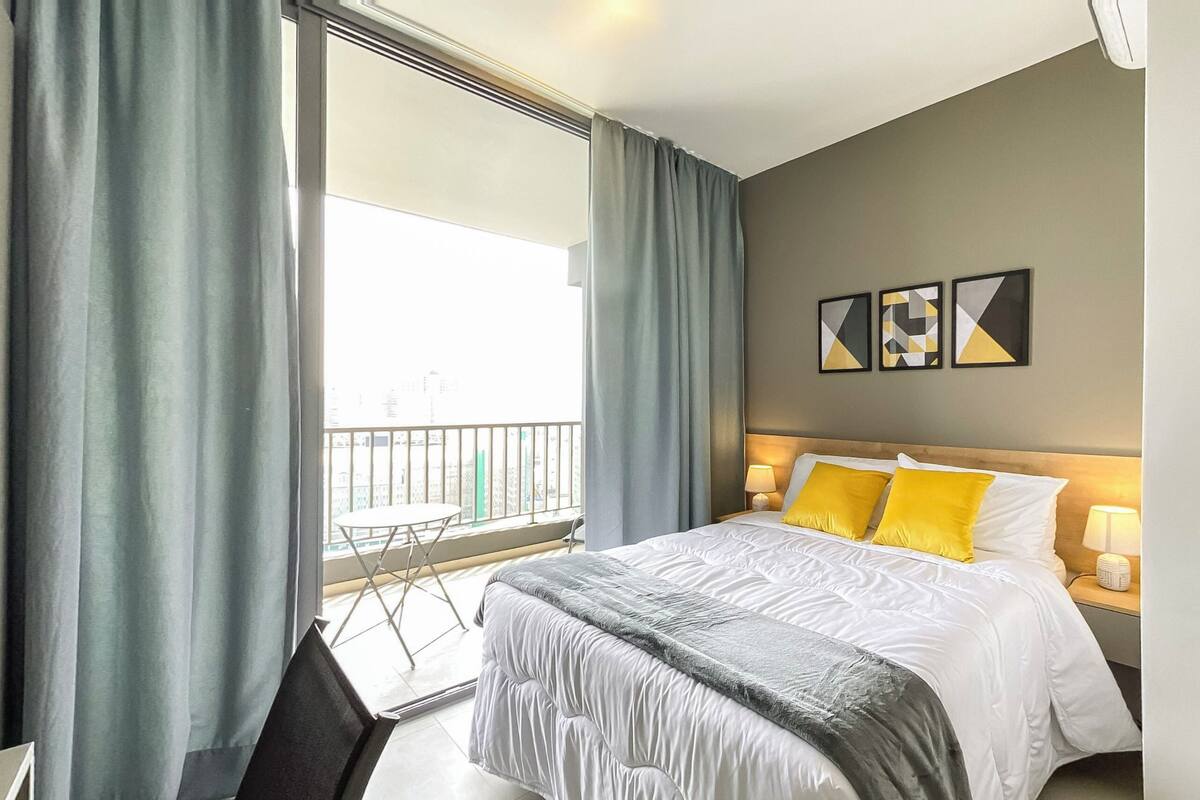 WiFi (free), bed sheets
