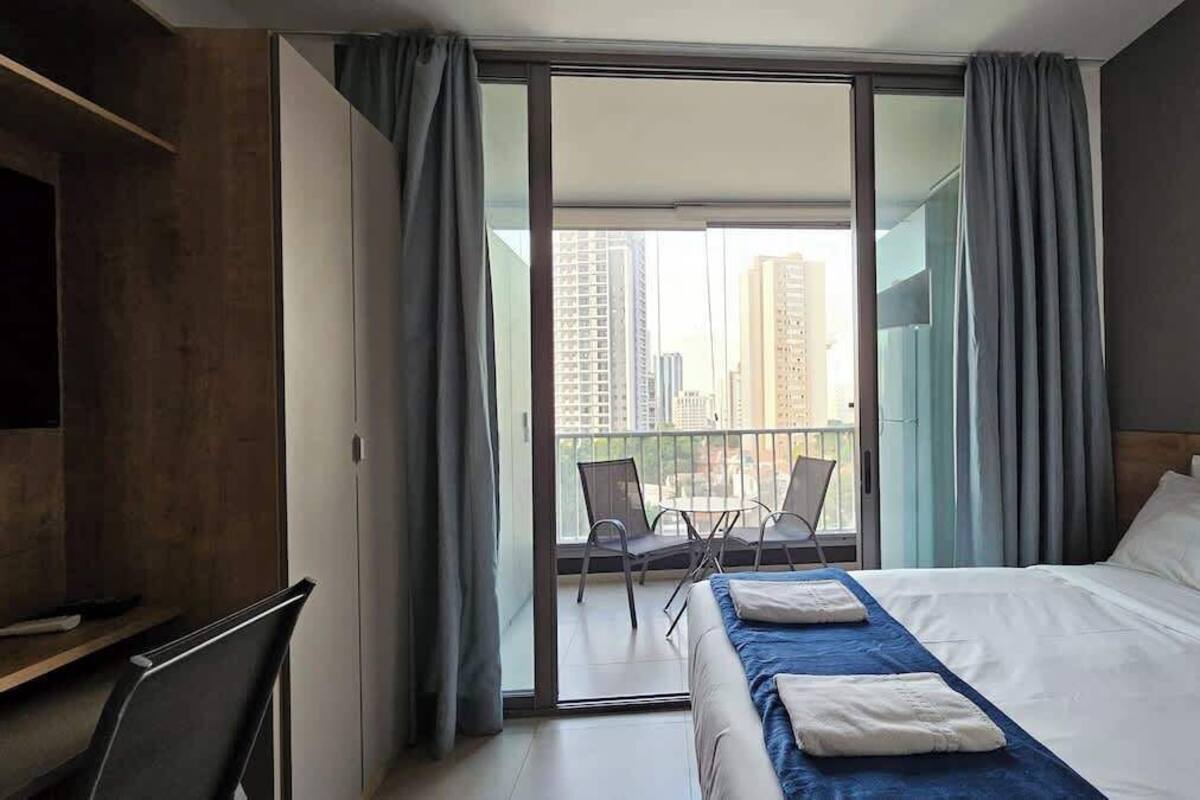 Deluxe Studio | WiFi (free), bed sheets