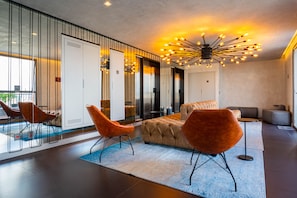Lobby lounge