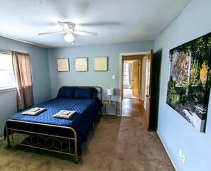 3 chambres, fer et planche à repasser, Wi-Fi gratuit, draps fournis