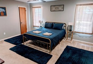 3 chambres, fer et planche à repasser, accès au Wi-Fi (inclus)