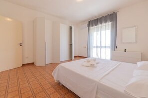 3 bedrooms, travel crib, free WiFi - Crazy sea view (Porto Cesareo)