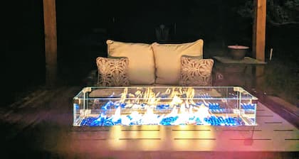 Inviting & Spacious~ Balcony~Propane Fire Pit~BBQ