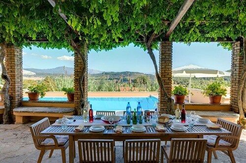 Beautifully Renovated 19th Century Country House, A/C, Private Pool, just 5mins from Ermones Beach!