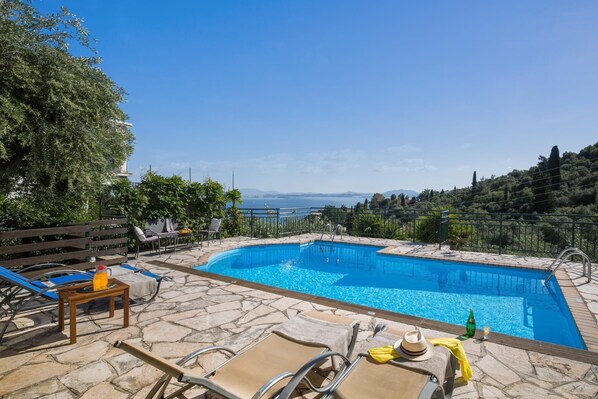 UppvÀrmd pool