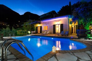 UppvÀrmd pool