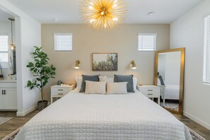 3 bedrooms, desk, iron/ironing board, travel crib