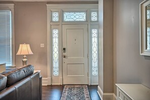 Interior - Suites on Seneca - Lovely 2 Bed/1 Bath Apartment (Harrisburg)