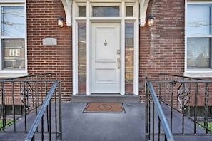 Exterior detail - Suites on Seneca - Lovely 2 Bed/1 Bath Apartment (Harrisburg)