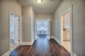 Interior - Suites on Seneca - Lovely 2 Bed/1 Bath Apartment (Harrisburg)