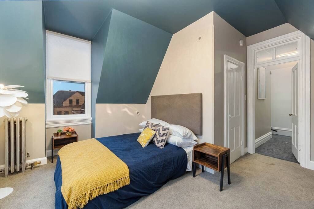 2 bedrooms, iron/ironing board, WiFi