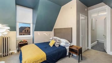 2 bedrooms, iron/ironing board, WiFi