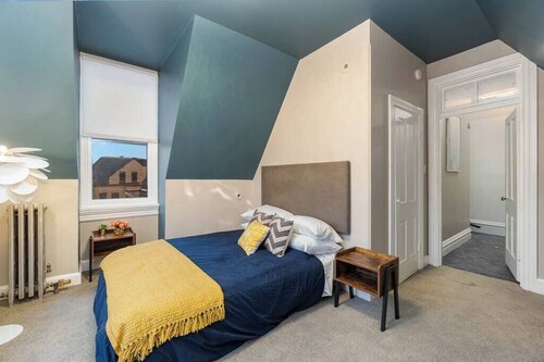 Stylish, Private 2 Bed Apt