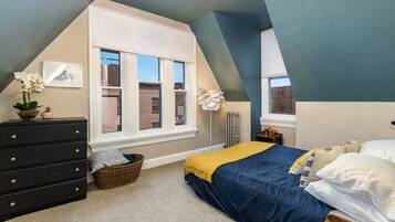 2 bedrooms, iron/ironing board, WiFi