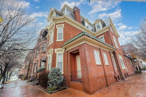 Stylish, Private 2 Bed Apt