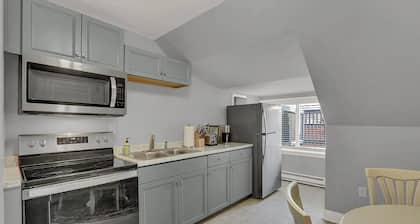 Suites on Seneca - Gorgeous One Bedroom Apartment