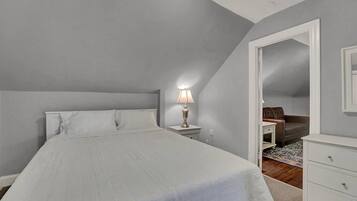 1 dormitorio, tabla de planchar con plancha, wifi y ropa de cama