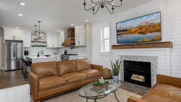 TV, fireplace, offices