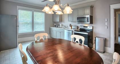 Suites on Seneca - Beautiful 1 Bedroom Apartment