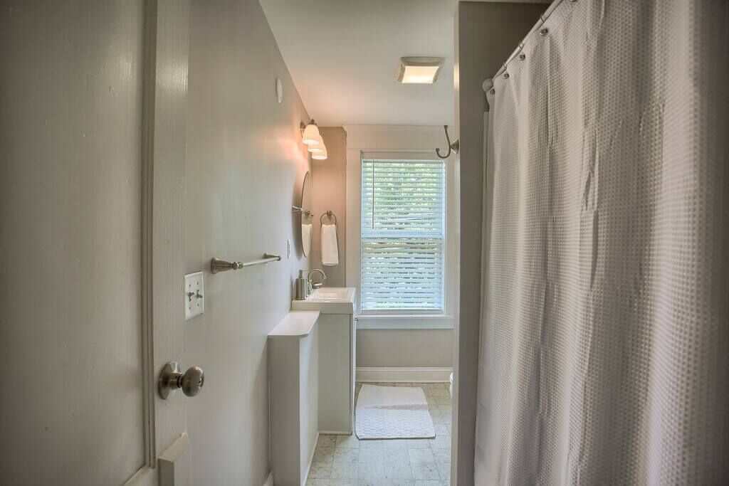 Bathtub, hair dryer