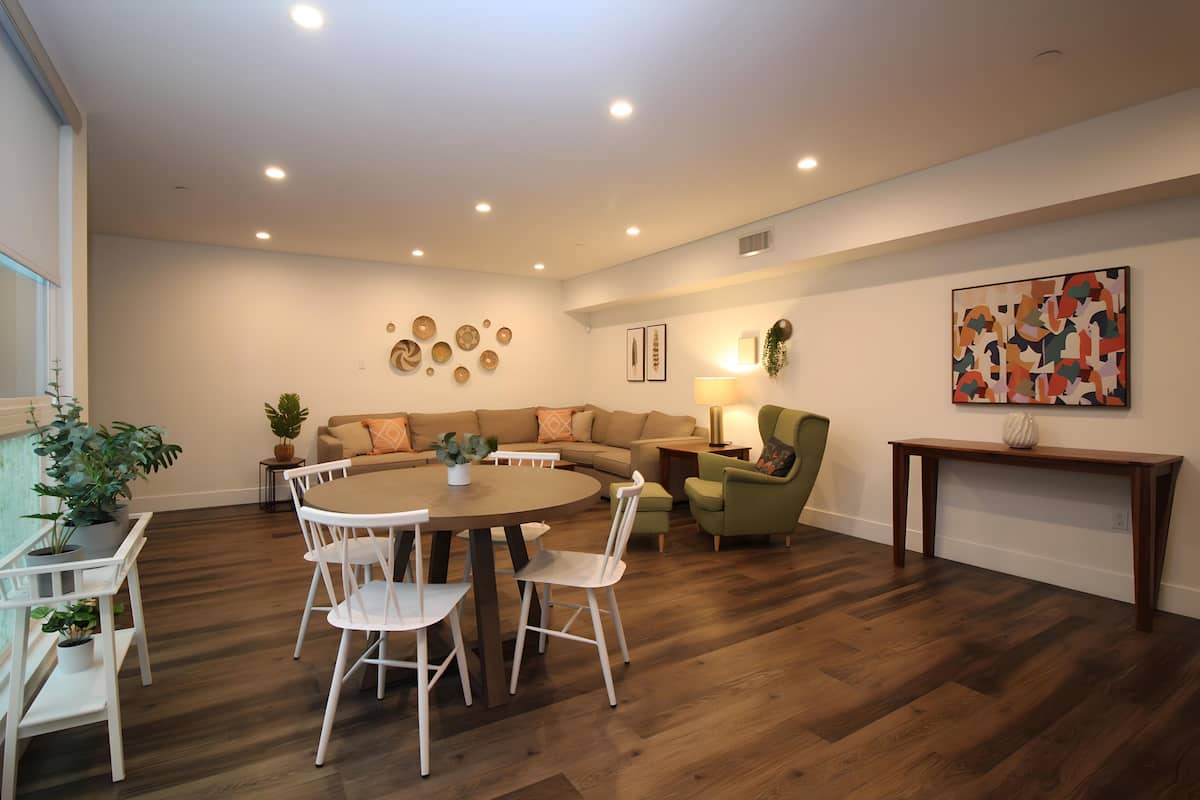 Executive Suite | Ruang tamu | 60 inci sebuah televisyen pintar dengan digital, Netflix, Hulu