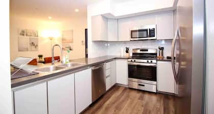 Los Angeles Deluxe Suites - 2 Bedrooms & 2 Bathrooms