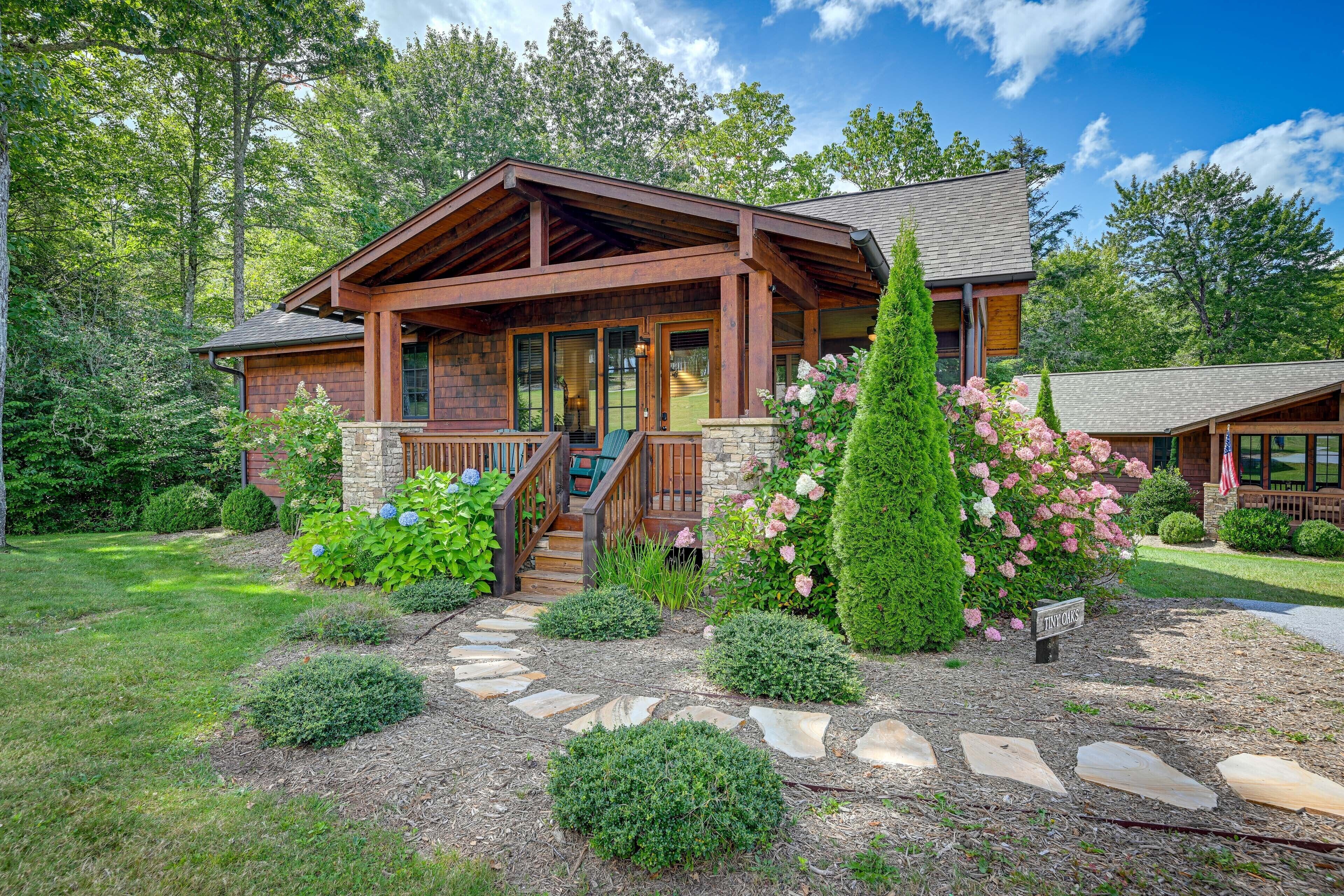 Modern-Rustic Glenville Cabin: Golf, Hike + Unwind