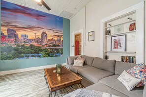 TV - Eclectic and historic 3B2B 8mins to River Walk (San Antonio)