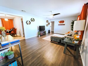 TV - Huge backyard, king beds in 2 rooms, close to Cobb Park and hospitals (Abilene)