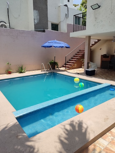 Amplia Casa Familiar con Alberca Cerca de la Playa