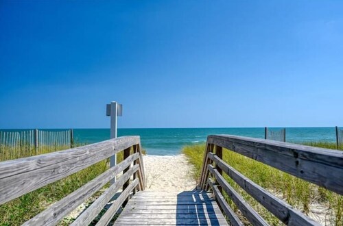 Brand New Oceanfront North Topsail Beach, Private Pool, Hot Tub, and Elevator!