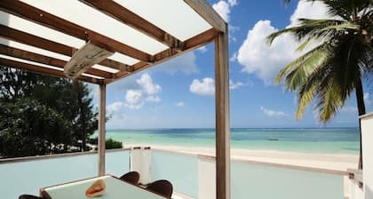 Grand Suite Ocean Front private beach patio 8 pax ( 4 bedrooms 3 bathrooms )