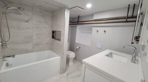 Handtücher, Seife, Toilettenpapier