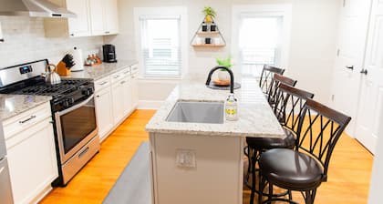 Serenity in South Wedge: desirable walking community meets vibrant tranquillity!