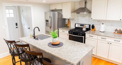 Serenity in South Wedge: desirable walking community meets vibrant tranquillity!