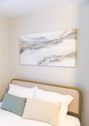 4 bedrooms, in-room safe, desk, iron/ironing board