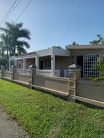 Fachada de la propiedad