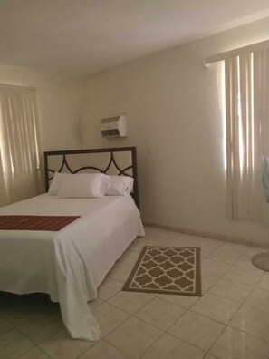 Comfort House, 4 Bedrooms, Mountainside | Individually decorated, desk, bed sheets - Hatillo (Arecibo)