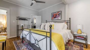 2 camere, una scrivania, ferro/asse da stiro, culla da viaggio