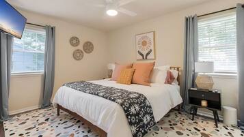 3 bedrooms, desk, iron/ironing board, WiFi