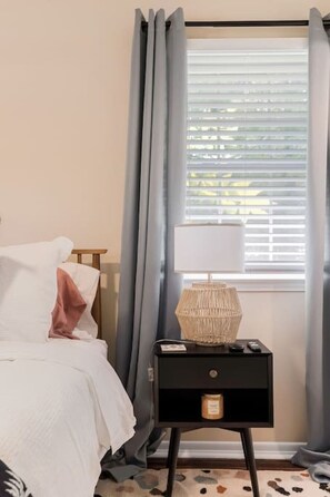 3 Schlafzimmer, Schreibtisch, Bügeleisen/Bügelbrett, WLAN