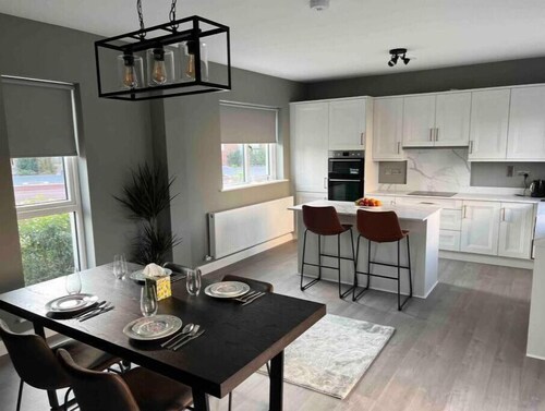 Entire VIP House with Park View <3 Bedrooms> 15 mins from Duplin Airport