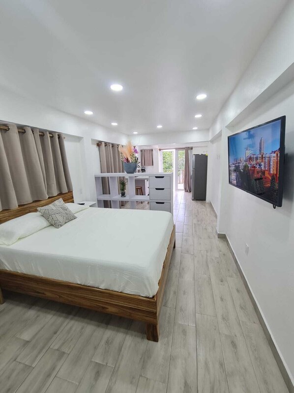 Estudi executiu, 1 dormitori, vistes al mar | Planxa i posts de planxar i wifi gratuïta