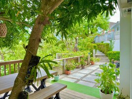 Business stúdió, kilátással a kertre | Külső rész