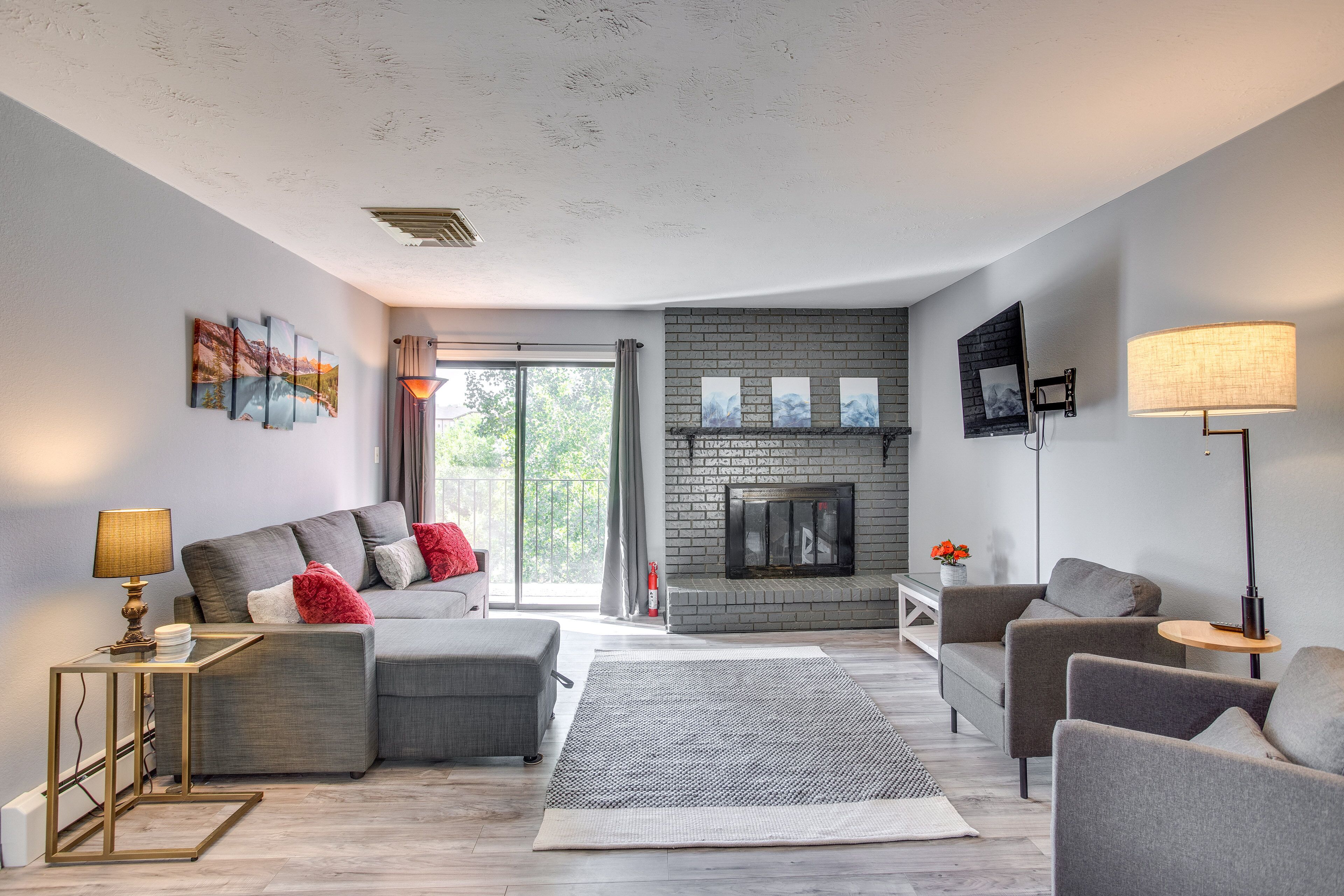 Cozy Colorado Escape - Near Hiking & Skiing!