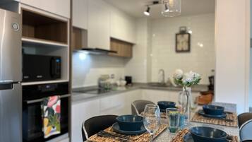 Fridge, microwave, oven, coffee/tea maker