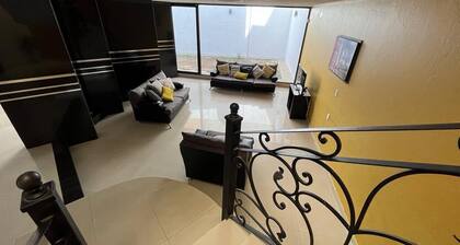 Beautiful and spacing house with excellent location(pets are allowed)