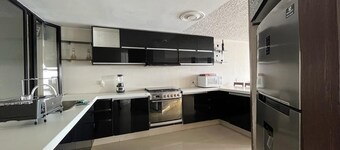 Beautiful and spacing house with excellent location(pets are allowed)